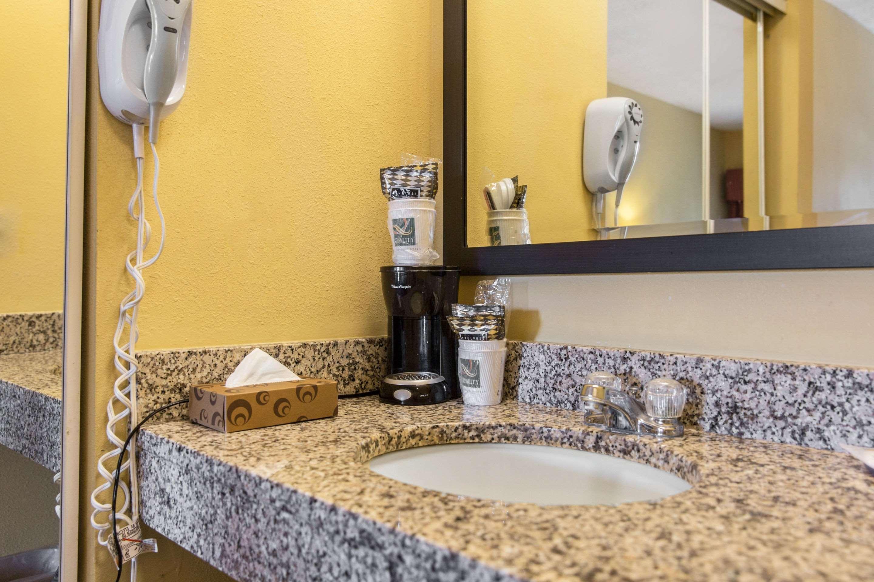 Quality Inn Calera Extérieur photo